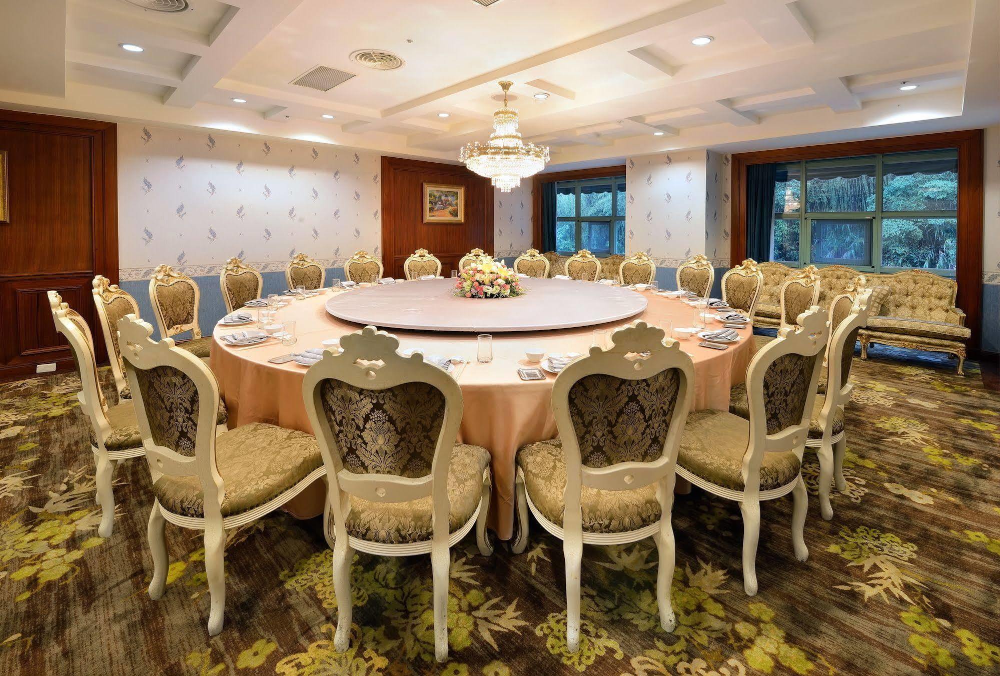 Le Midi Hotel Chitou Лугу Экстерьер фото